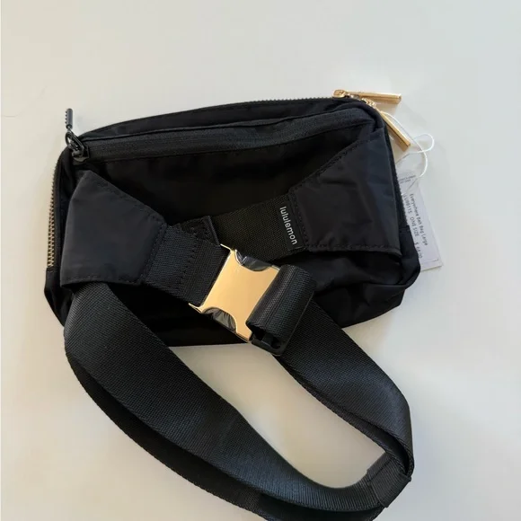 Lululemon Everywhere Belt Bag Large 2L Metal Hardware - Picture 4 of 7